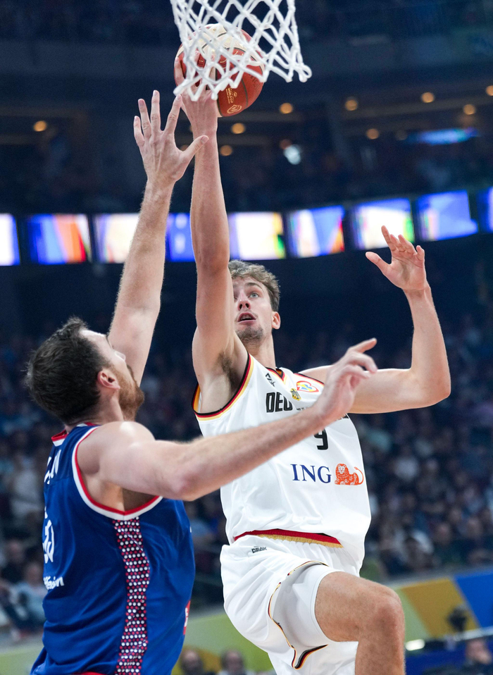 清晨体能课后；广厦男篮临场应变备战德国杯；目标明确；医务组通报恢复(体能热身训练的目的和意义和作用)-开云体育