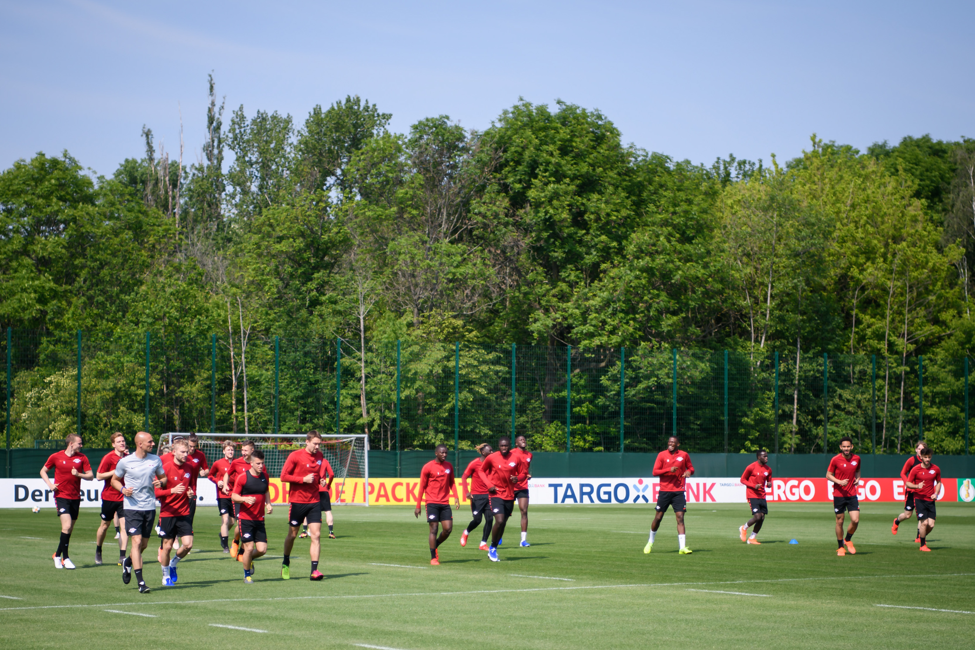 里程碑夜广州队内部沟通;德国杯今夜刷纪录;更衣室稳定;训练强度明显提升(广州队最新消息新闻) 里程碑夜广州队内部沟通;德国杯今夜刷纪录;更衣室稳定;训练强度明显提升(广州队最新消息新闻)