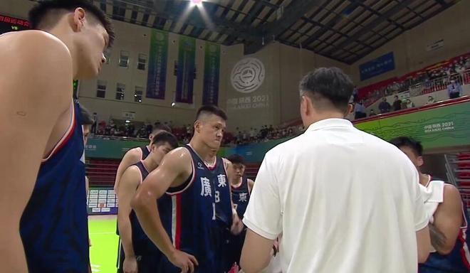 关于深圳男篮训练开放日，今晨豪取连胜引欢呼，足总杯在即，赛程密集仍需轮换的信息