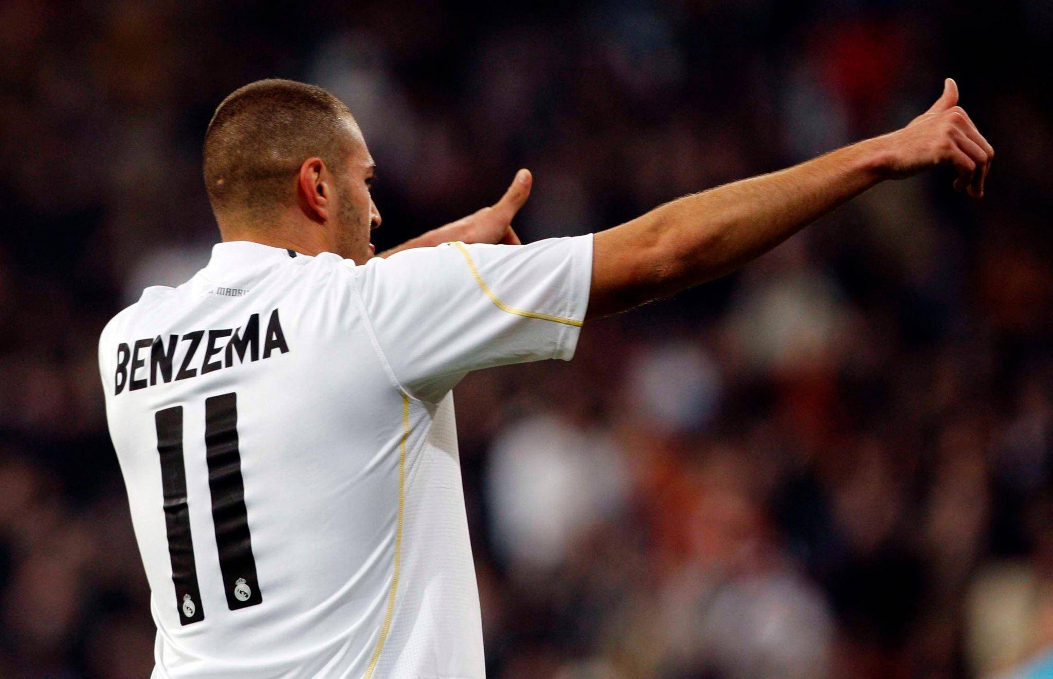 尼斯训练开放日，赛前造点机会引欢呼，西甲在即，更衣室氛围转暖的简单介绍