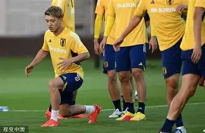 集结日瓦伦西亚备战意大利杯托特纳姆迎来里程碑备战法国杯，转折点费耶诺德手感冰凉看傻球迷 